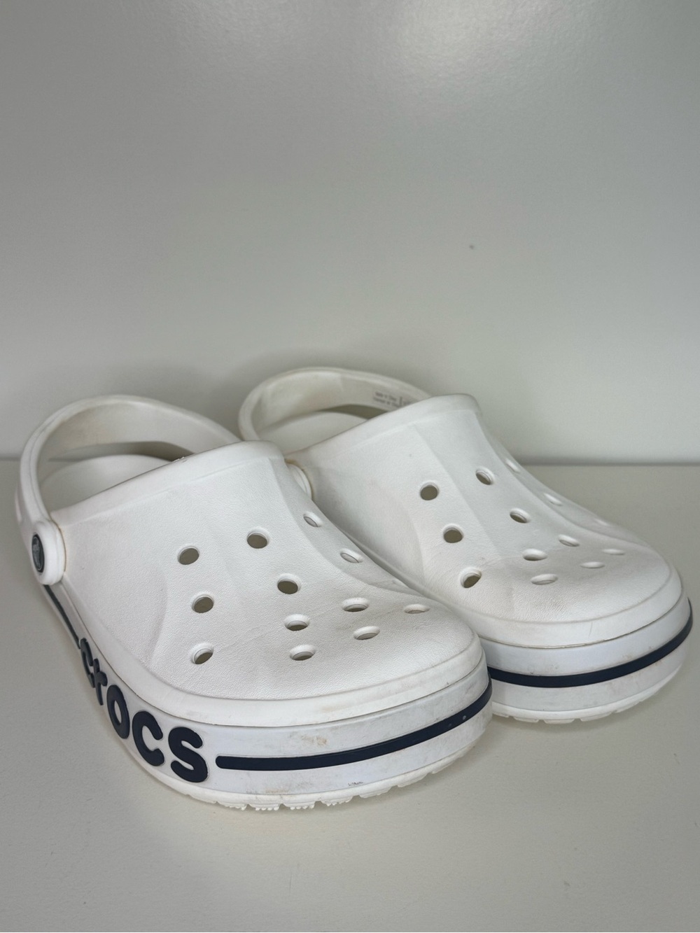 Crocs Bayaband Clog White Navy Blue Slip On Shoes | Men's 7 / Women's 9